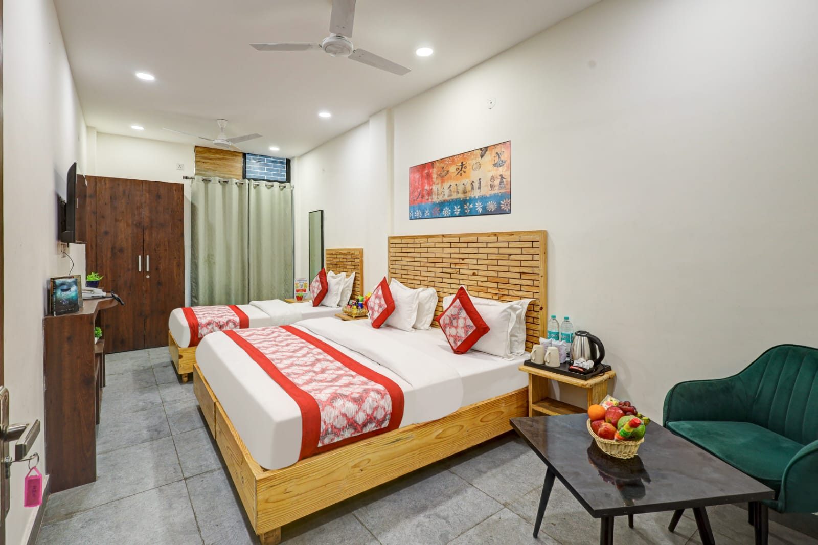 Superior Queen Room With Balcony preview 2