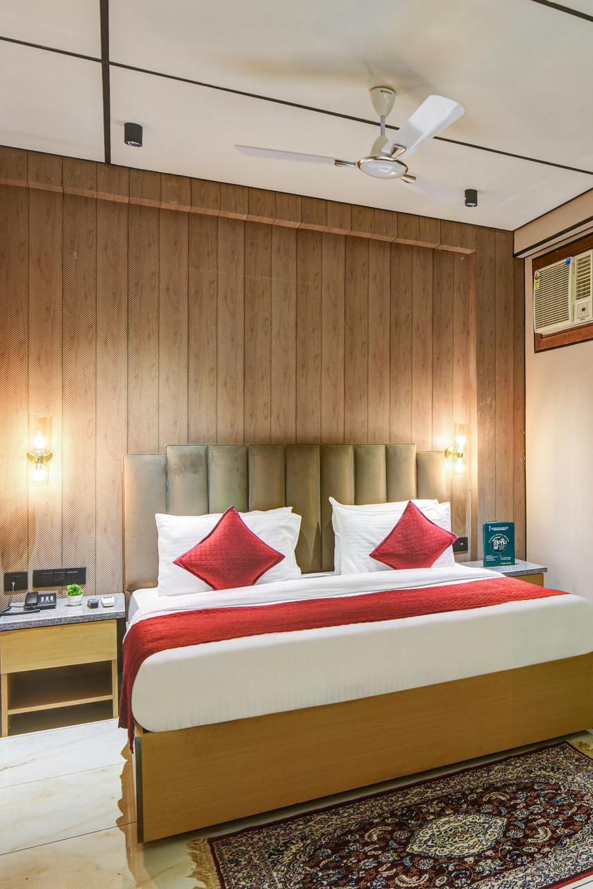 Deluxe Room at J Residency