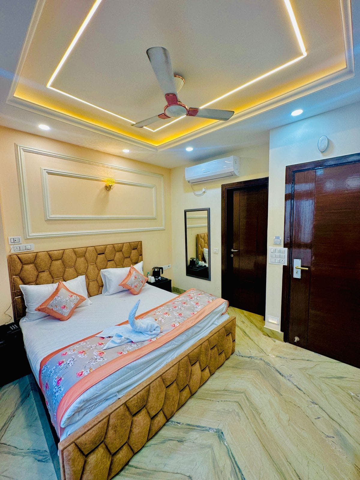 King Bed preview 4