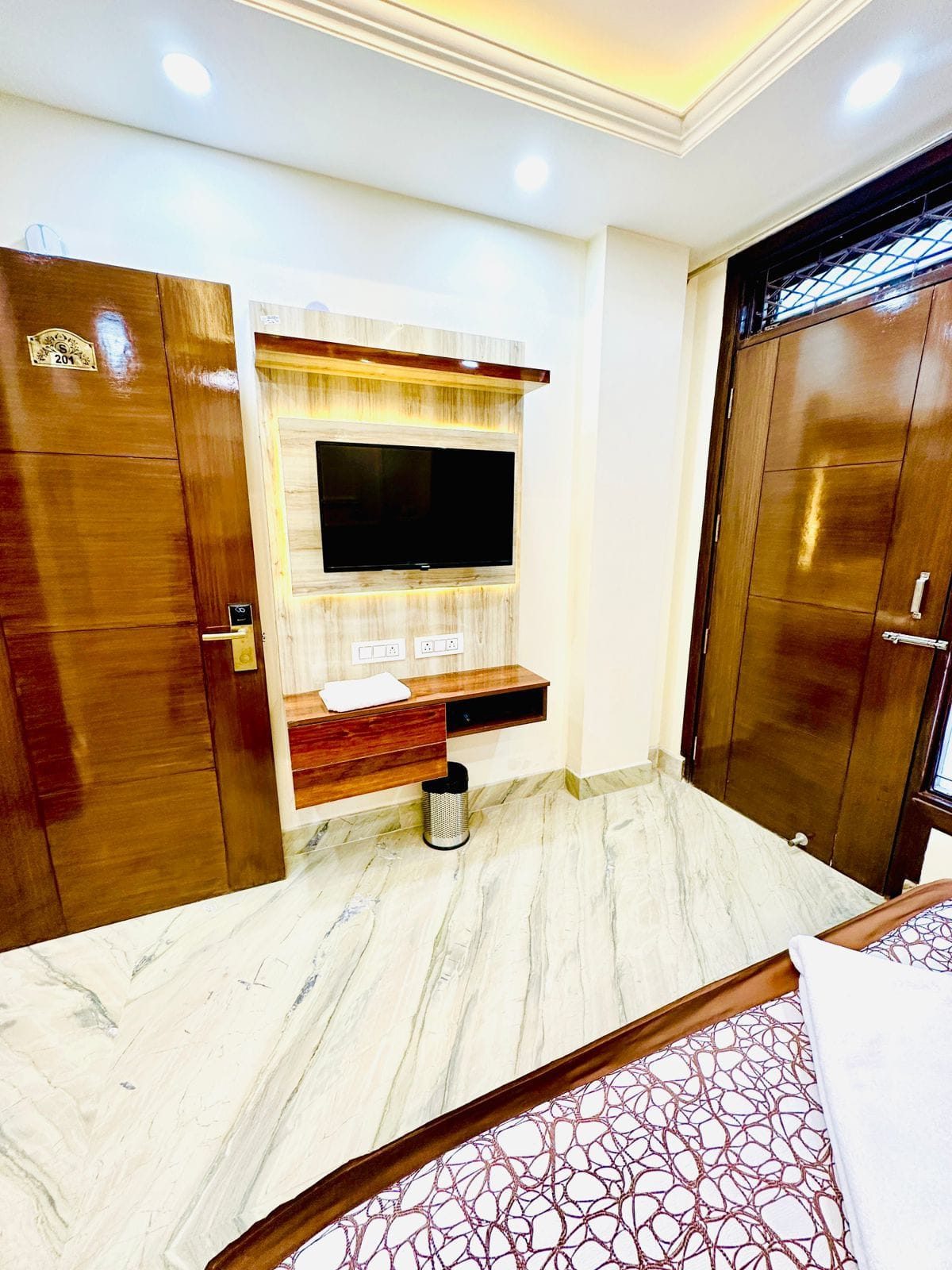 King Bed preview 5